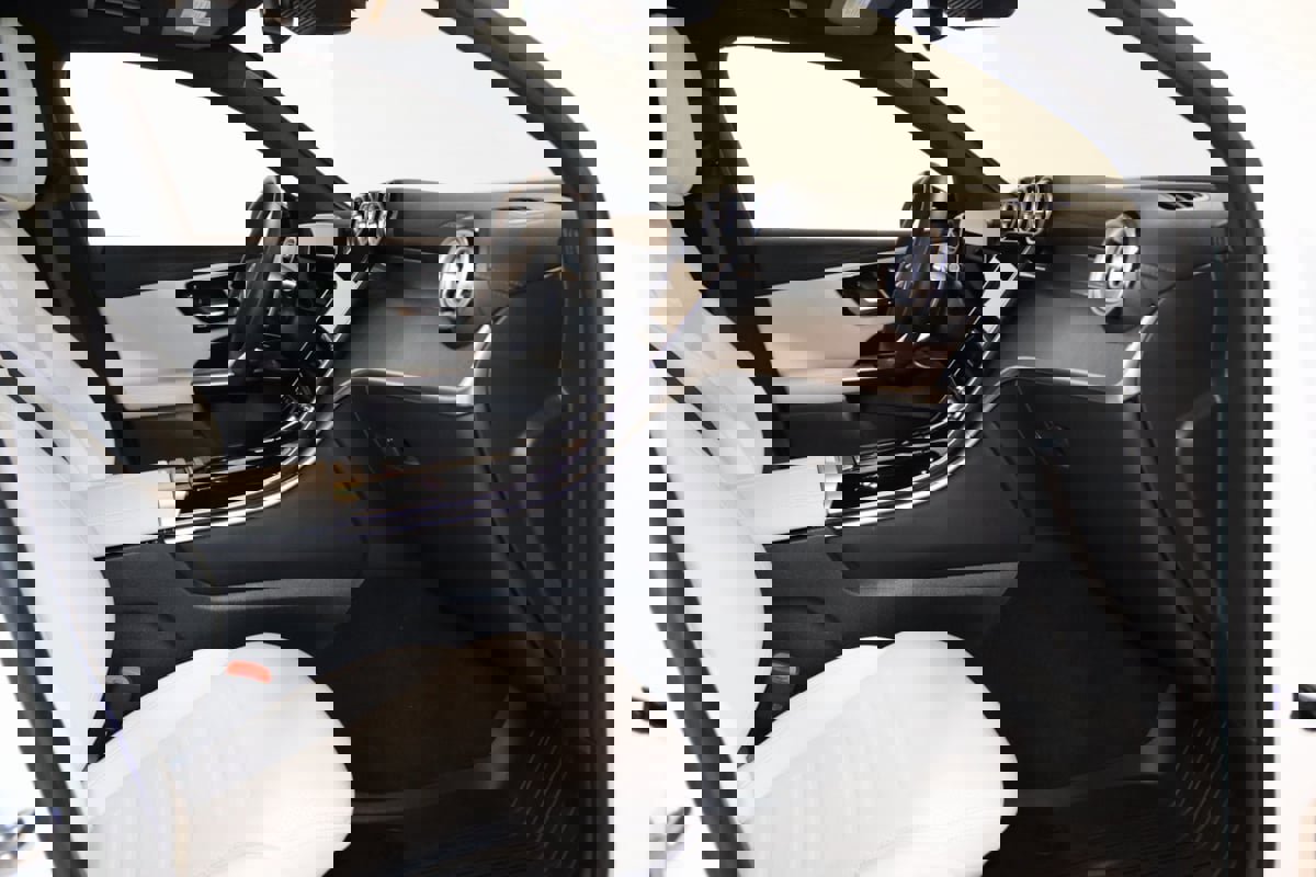 Used 2025 Mercedes-Benz GLC 300 4MATIC Coupe image 72