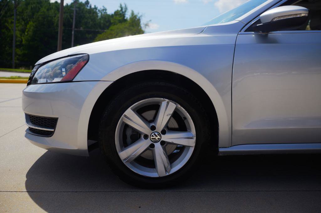Used 2012 Volkswagen Passat 2.5 SE image 9