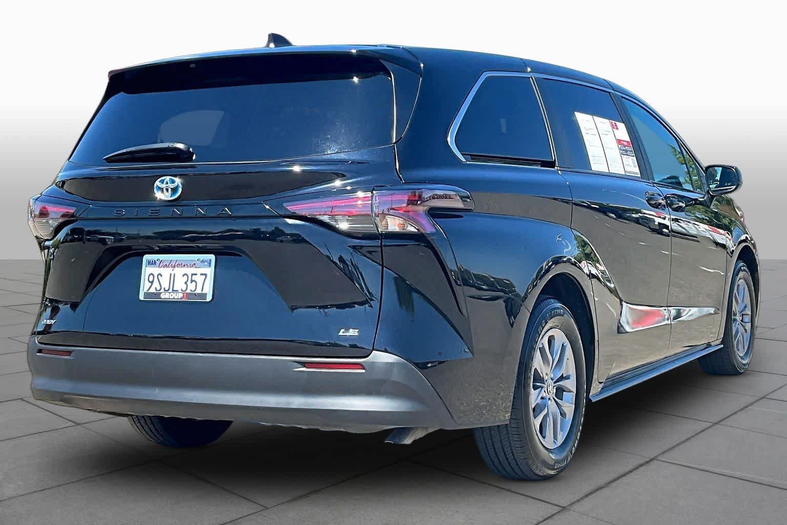 Certified 2025 Toyota Sienna LE FWD image 12