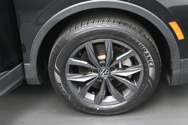 Used 2022 Volkswagen Tiguan SE AWD/4WD image 38