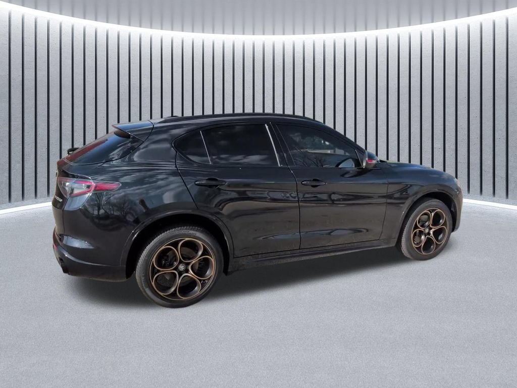 Used 2025 Alfa Romeo Stelvio Sprint AWD/4WD image 8