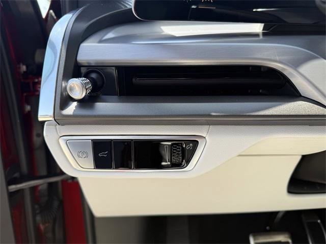 New 2026 Cadillac Vistiq Sport image 11