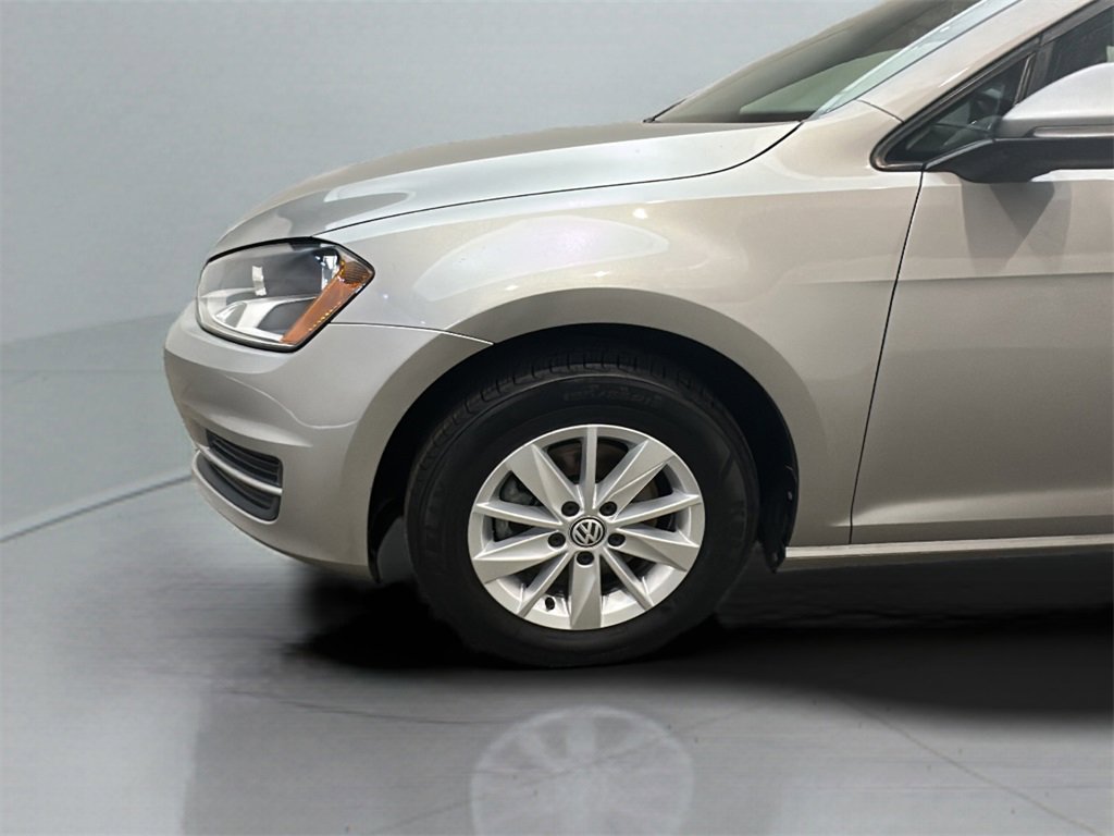 Used 2016 Volkswagen Golf S image 25
