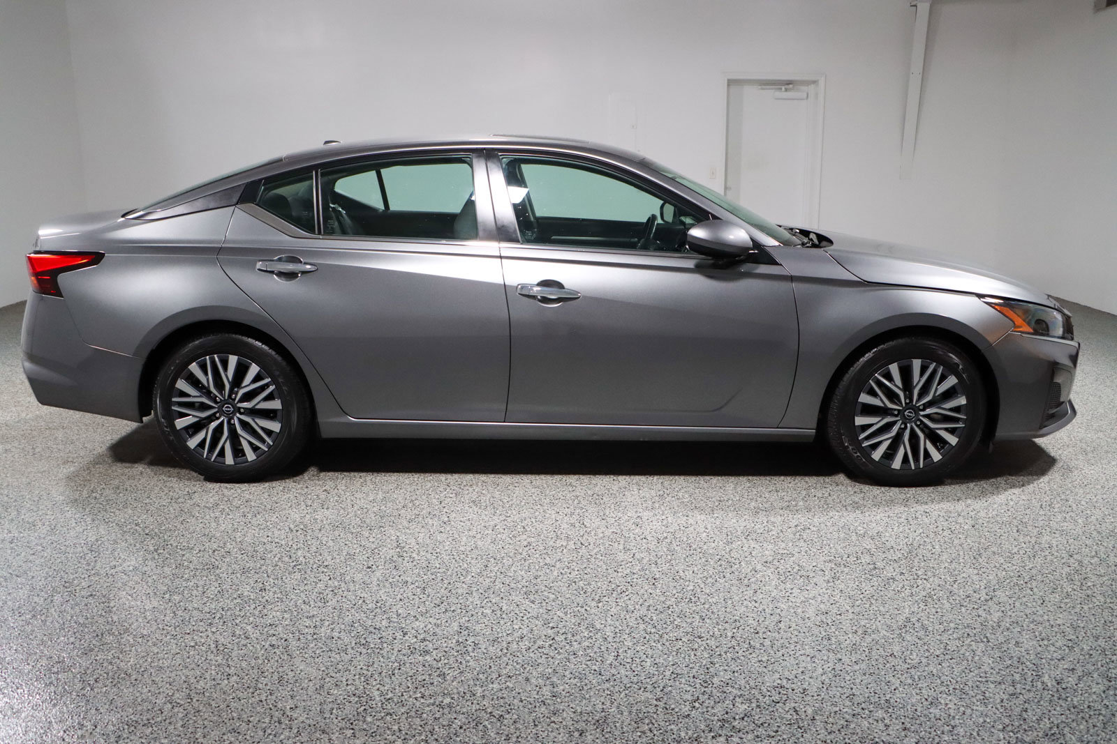 Used 2023 Nissan Altima 2.5 SV w/ SV Premium Package image 6