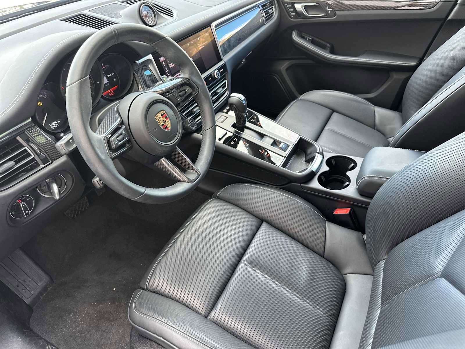 Used 2025 Porsche Macan GTS image 4