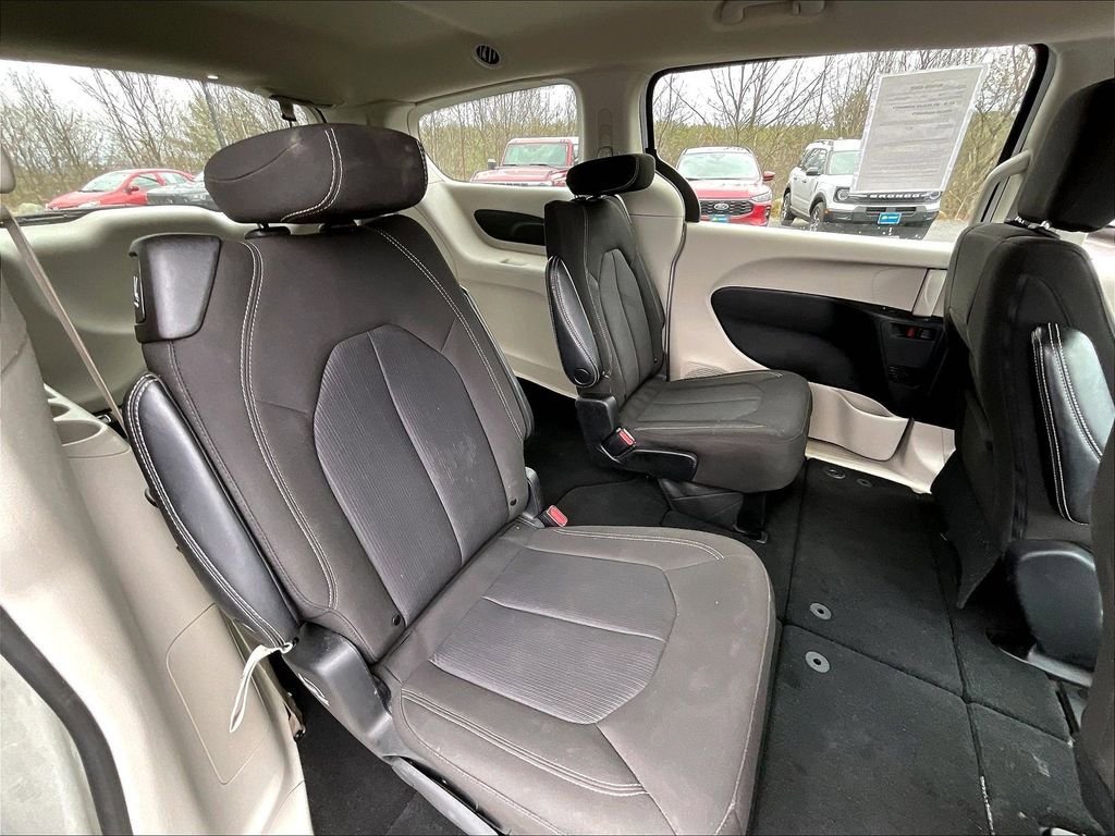 Used 2023 Chrysler Voyager LX FWD image 15