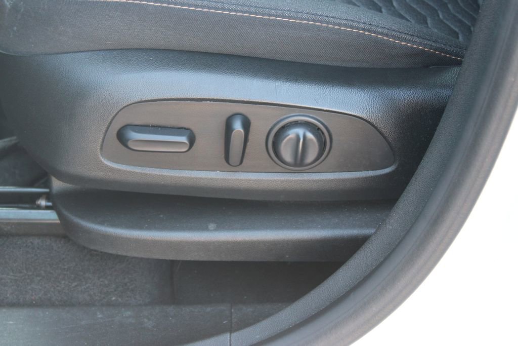 Used 2021 Chevrolet Equinox LT AWD/4WD image 19