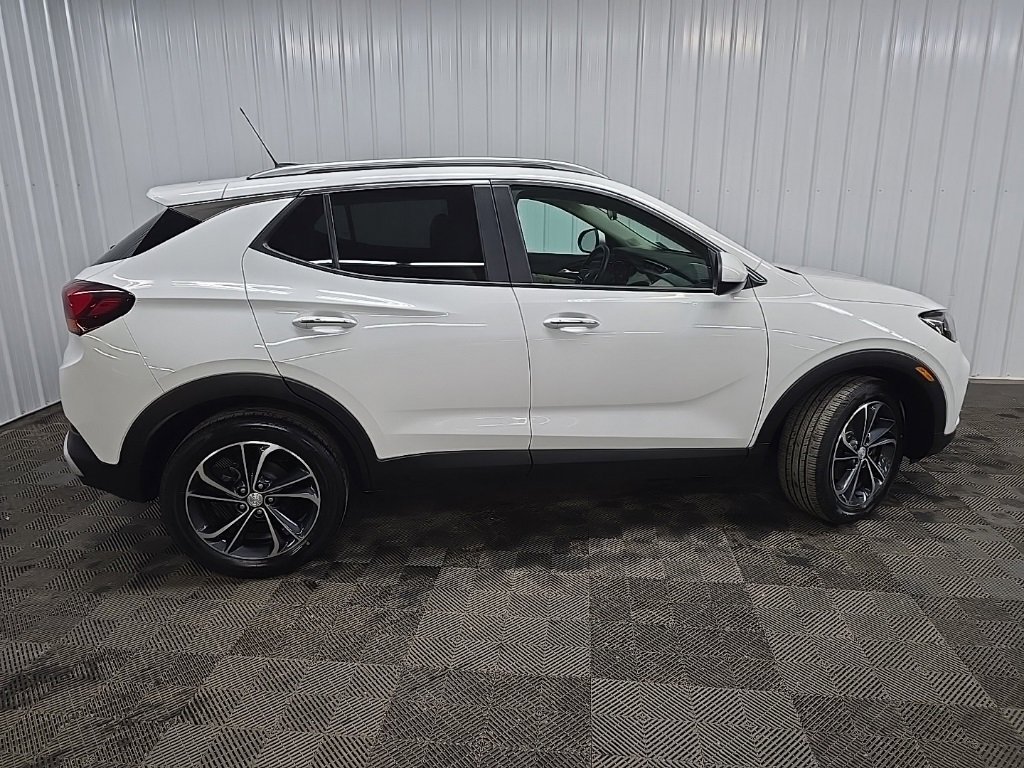 Used 2022 Buick Encore GX Select image 2
