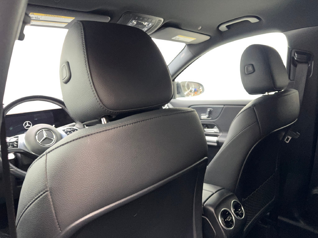 Used 2025 Mercedes-Benz GLA 250 image 35