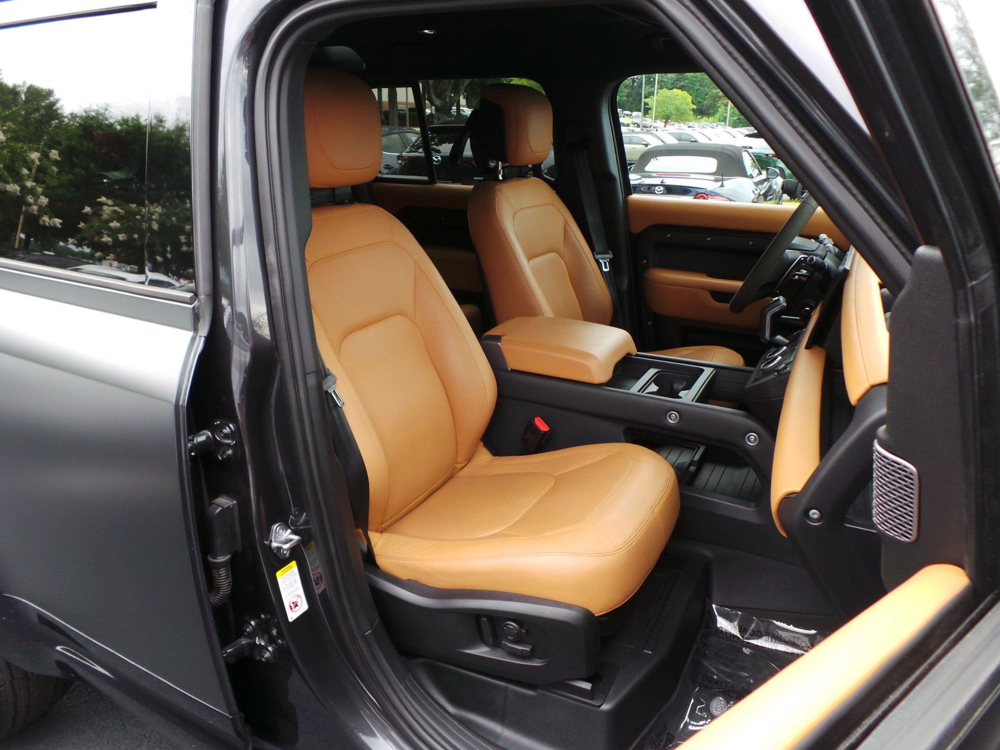 Used 2023 Land Rover Defender 110 V8 AWD/4WD image 22