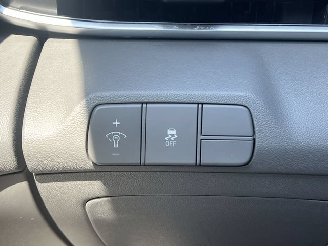 Certified 2025 Hyundai Elantra SEL FWD image 31