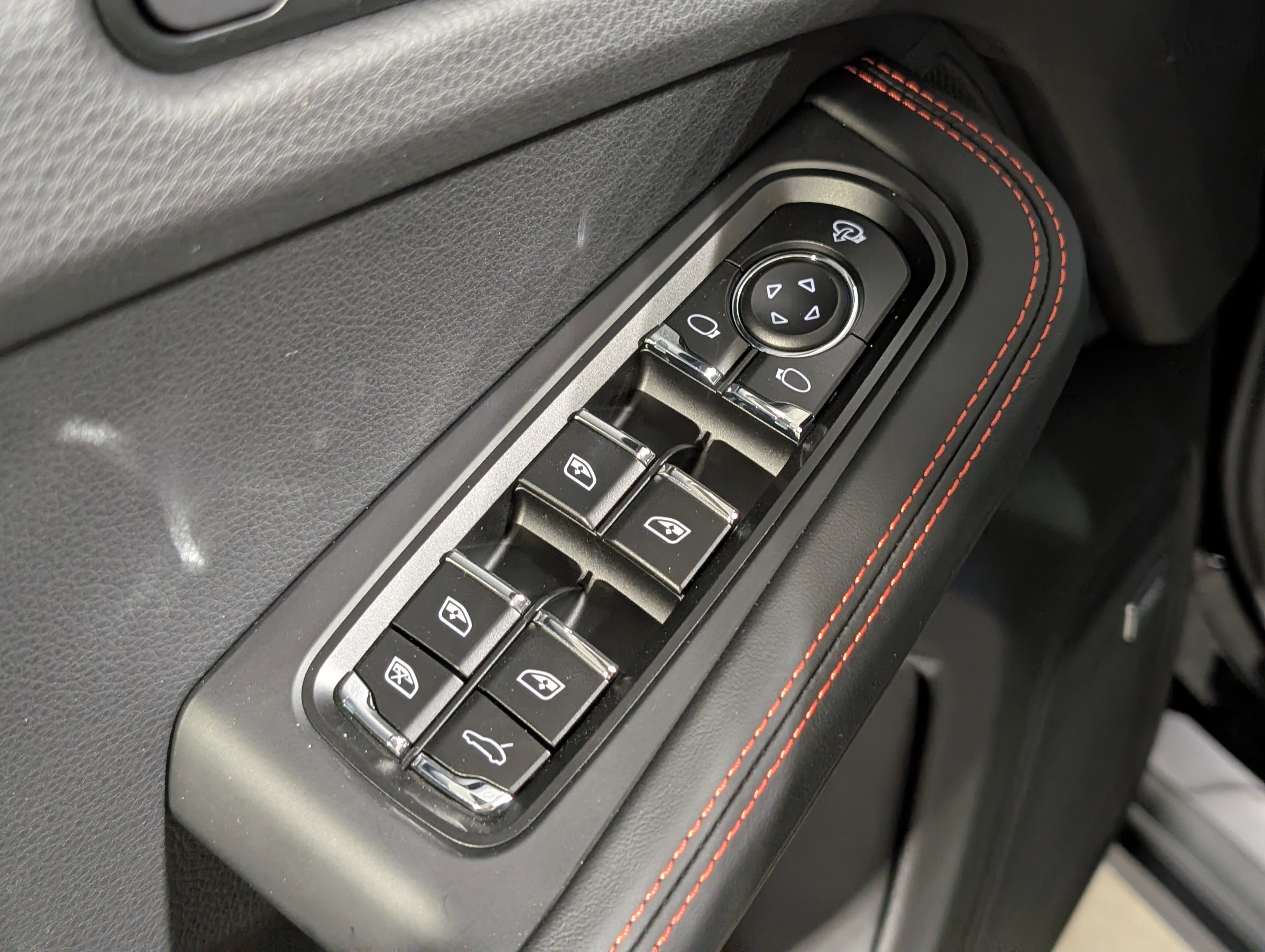 New 2026 Porsche Macan image 21