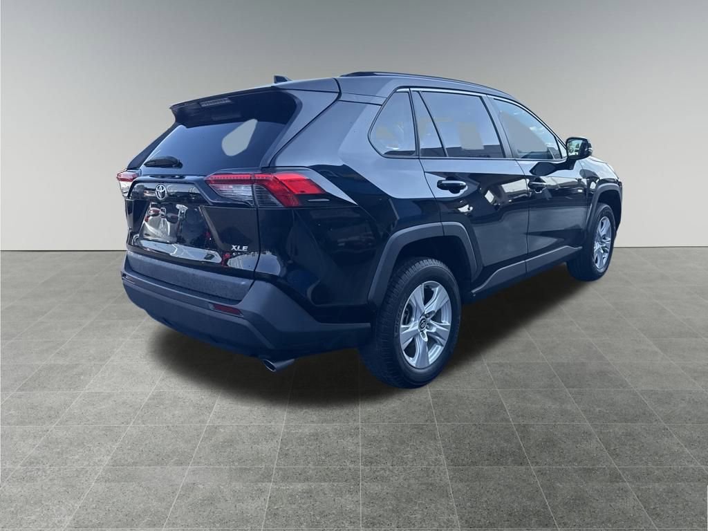 Used 2021 Toyota RAV4 XLE image 6