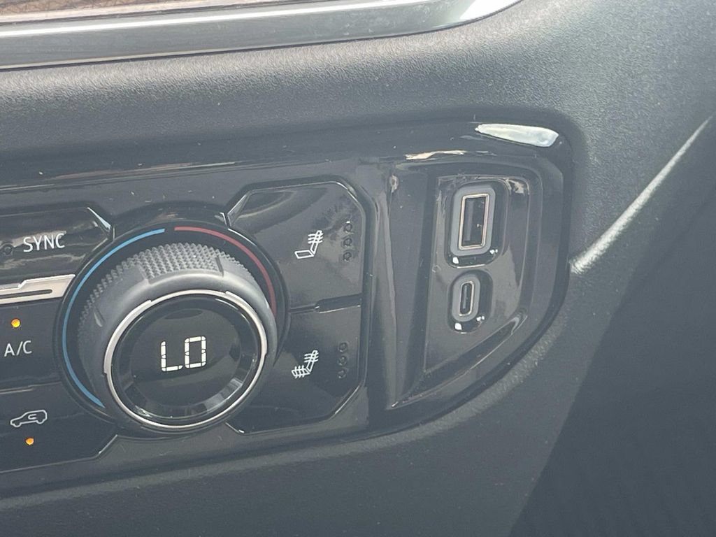 Certified 2025 Chevrolet Silverado 1500 LT AWD/4WD image 19