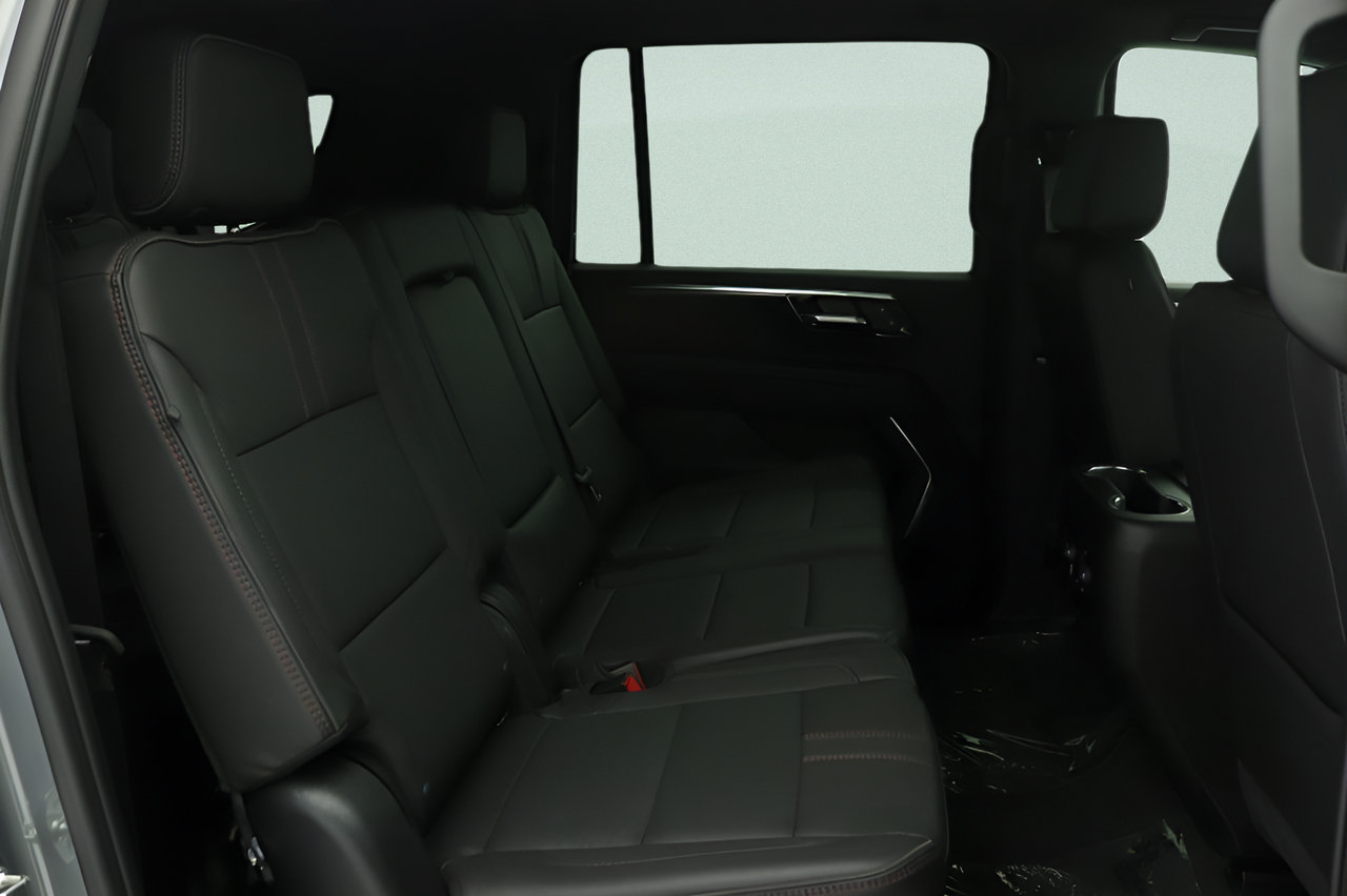 Used 2026 Chevrolet Suburban RST RWD image 31