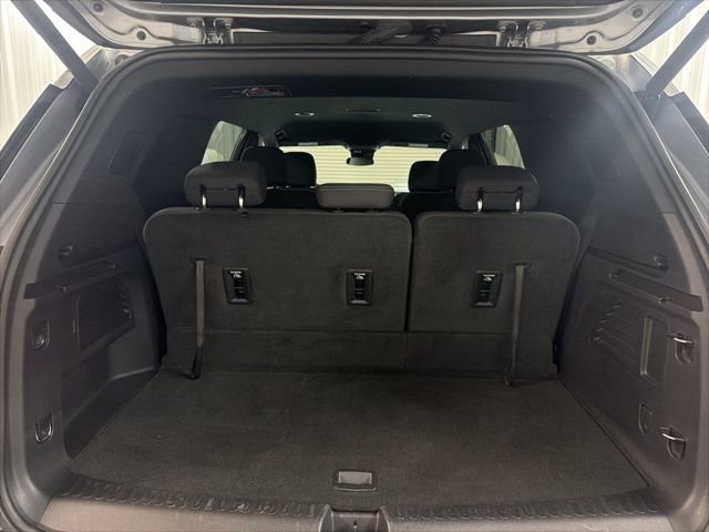 Used 2025 Chevrolet Traverse LT w/ Driver Confidence Package image 24