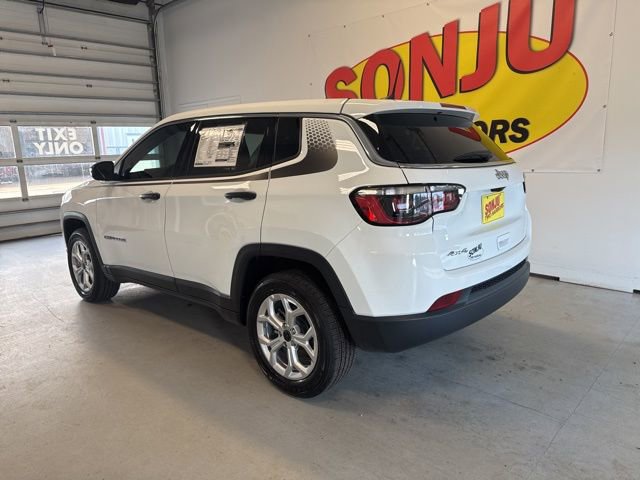 Used 2025 Jeep Compass Sport w/ Mopar Graphics Package image 3