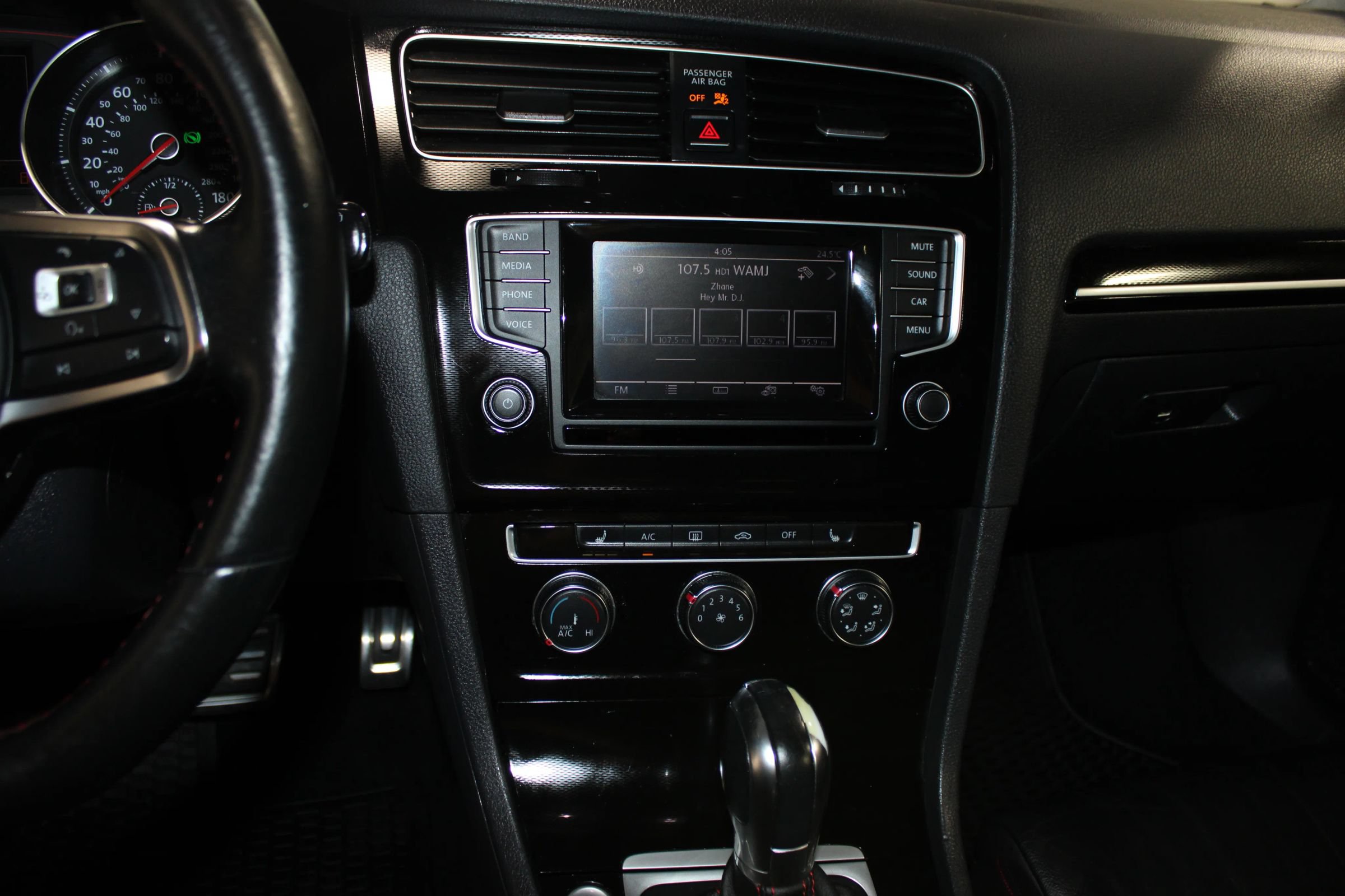 Used 2015 Volkswagen GTI SE FWD image 18