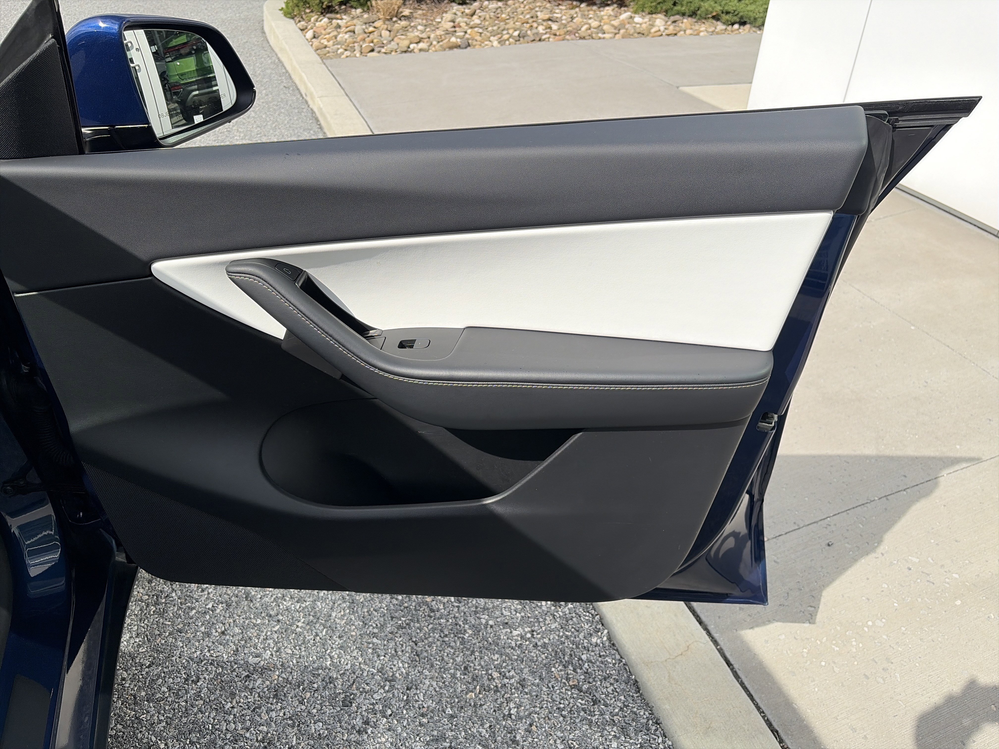 Used 2022 Tesla Model Y Long Range image 27