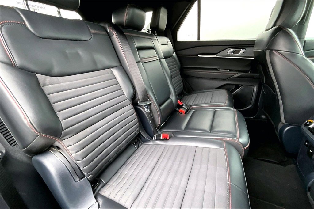 Used 2025 Ford Explorer ST-Line w/ ST-Line Street Pack image 25