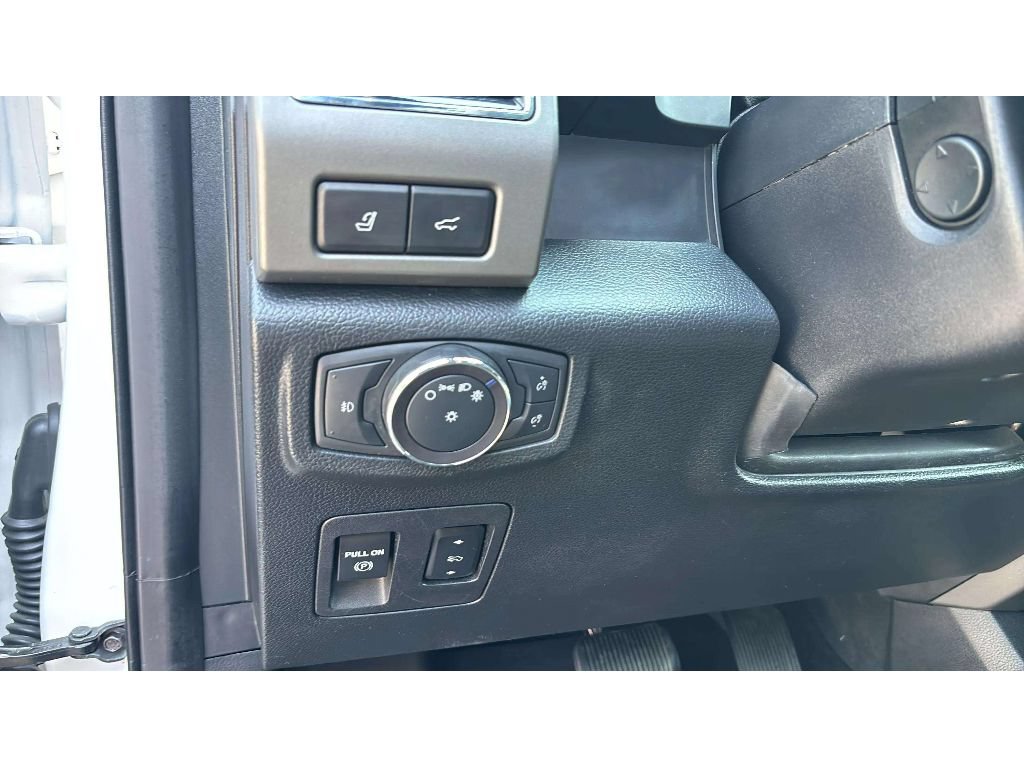 Used 2019 Ford Expedition XLT w/ Equipment Group 202A AWD/4WD image 23