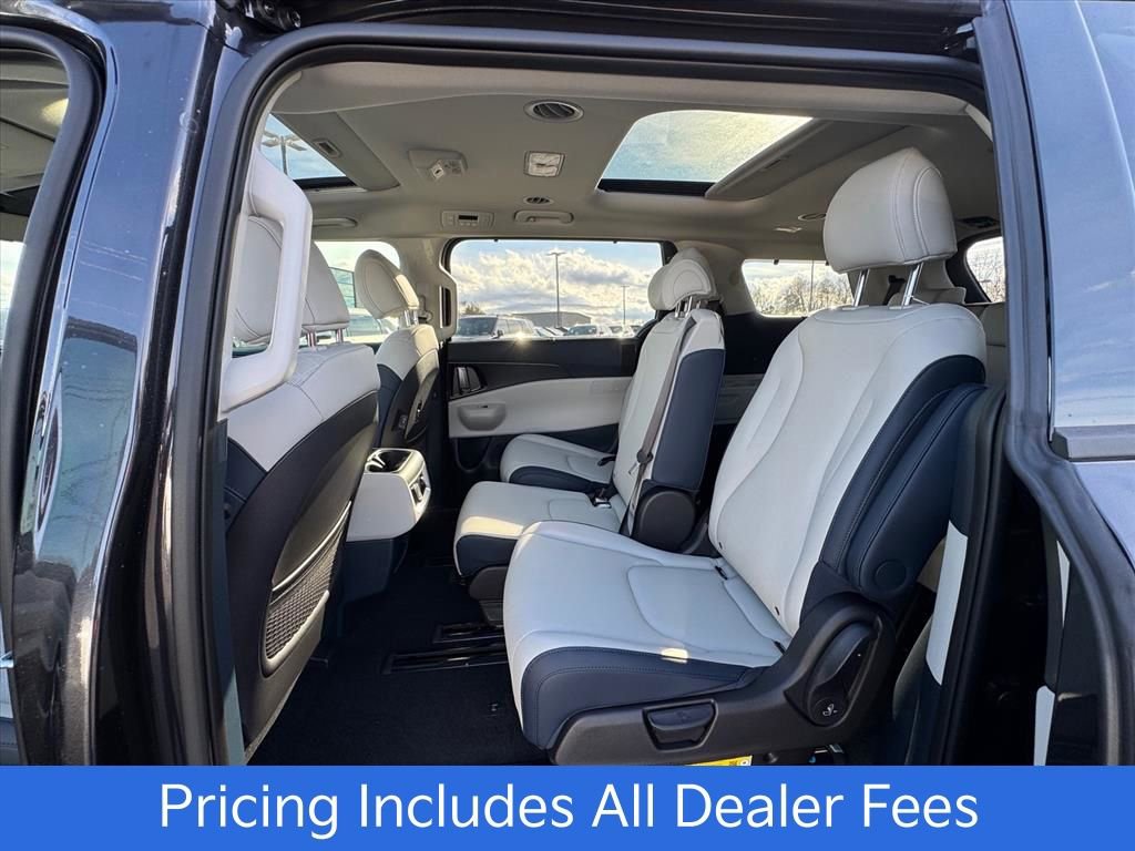 New 2026 Kia Carnival SX w/ SX Dark Edition Package FWD image 9