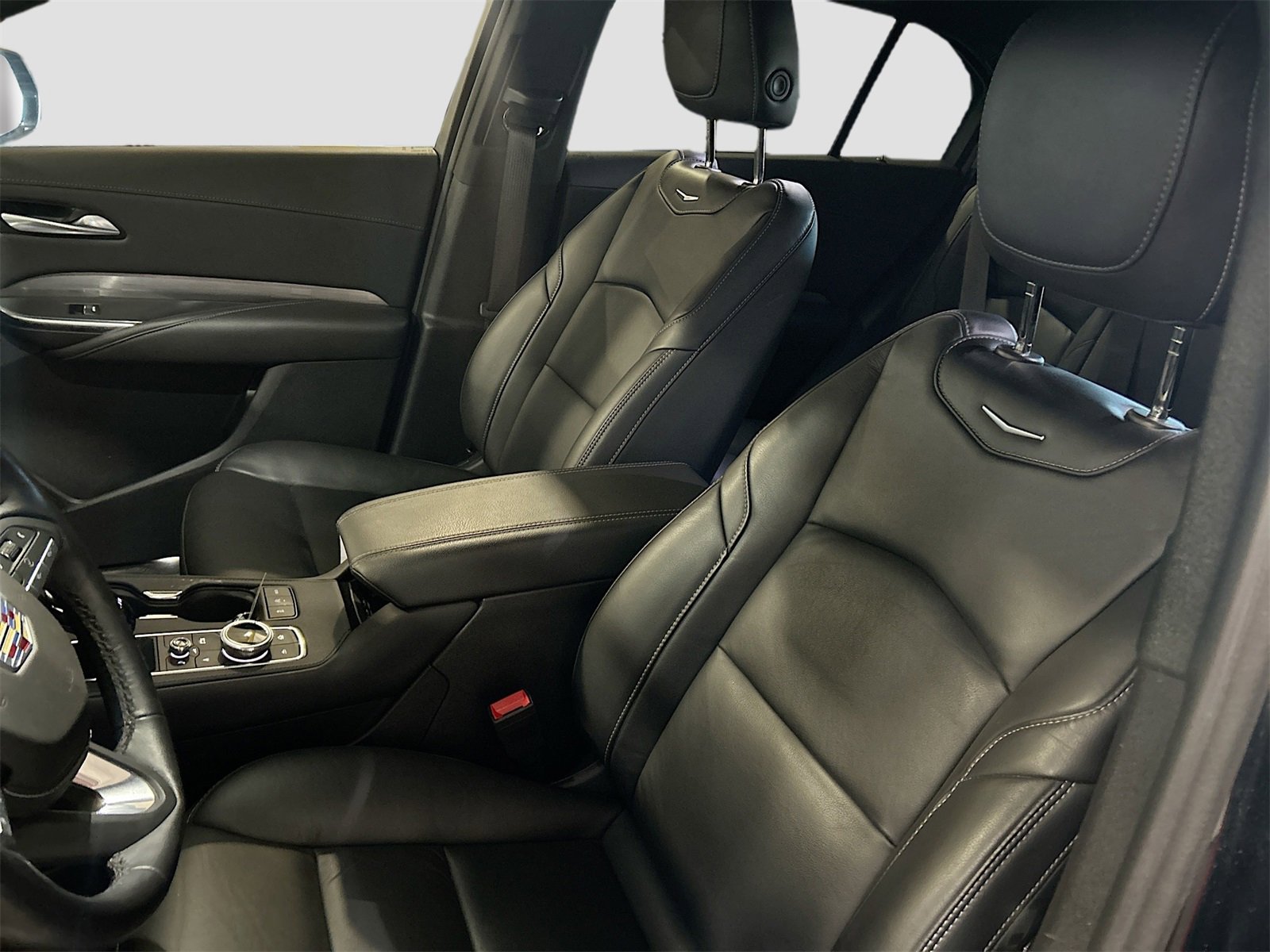 Used 2024 Cadillac XT4 Premium Luxury w/ Technology Package image 22