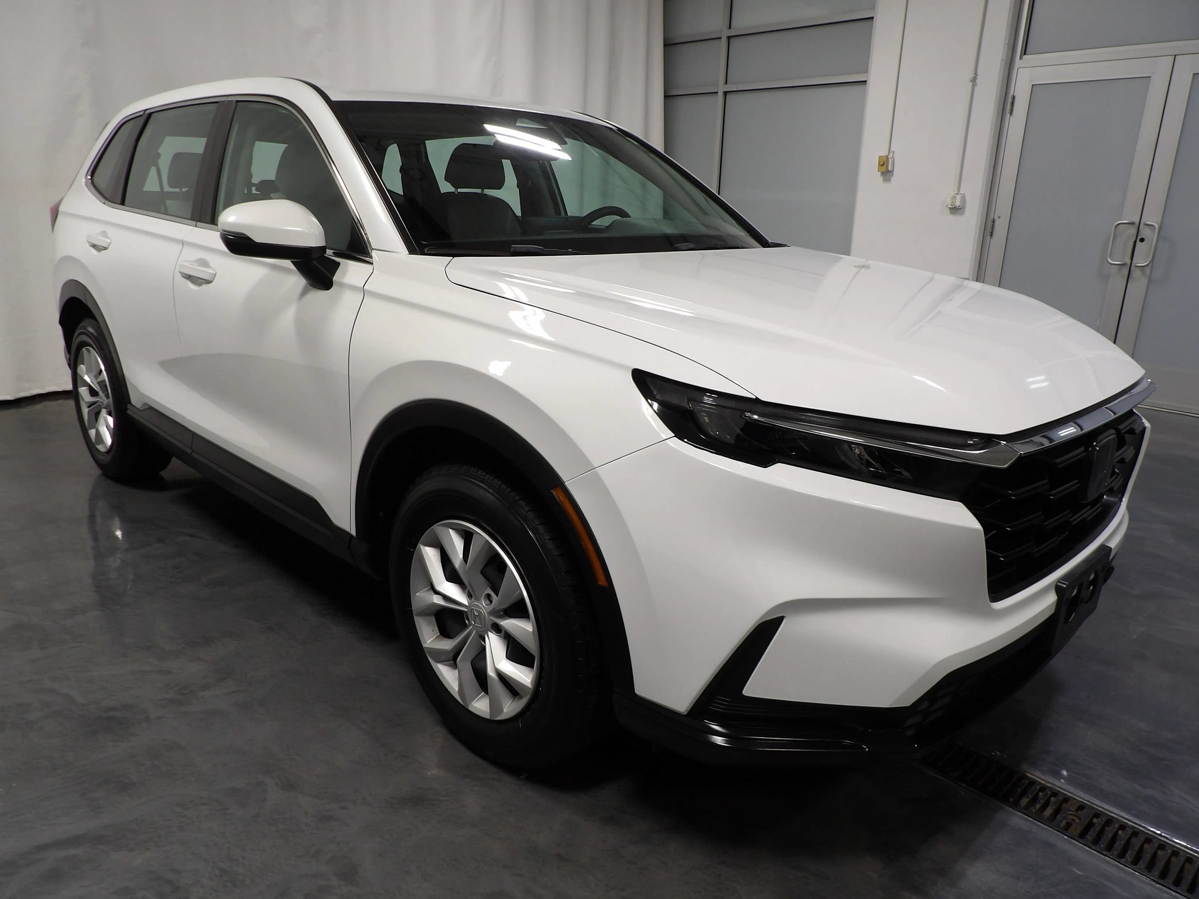 Used 2023 Honda CR-V LX image 2