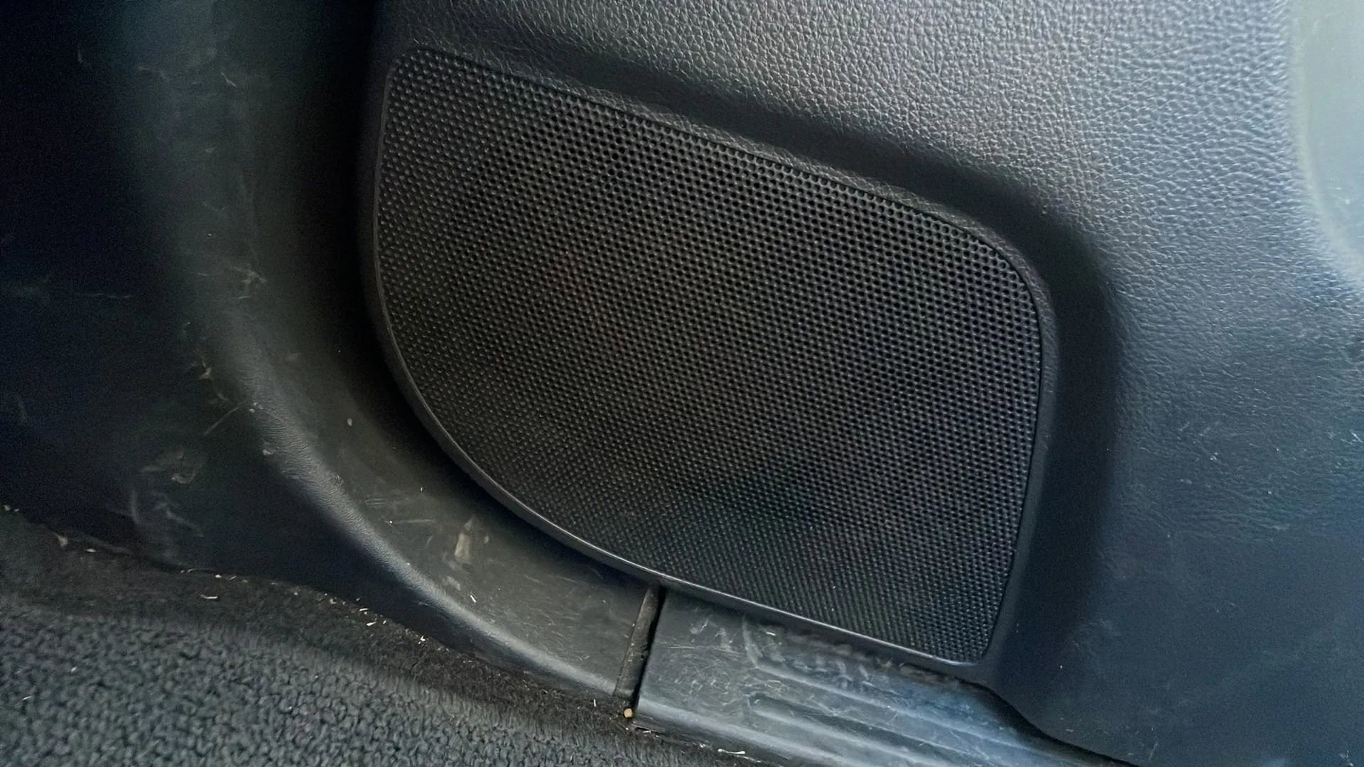 Used 2011 Nissan Armada SL image 33