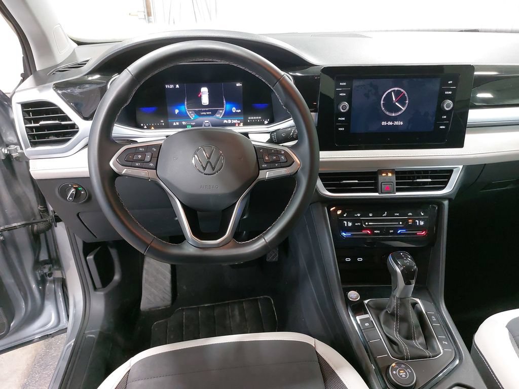 Used 2025 Volkswagen Taos SE AWD/4WD image 15