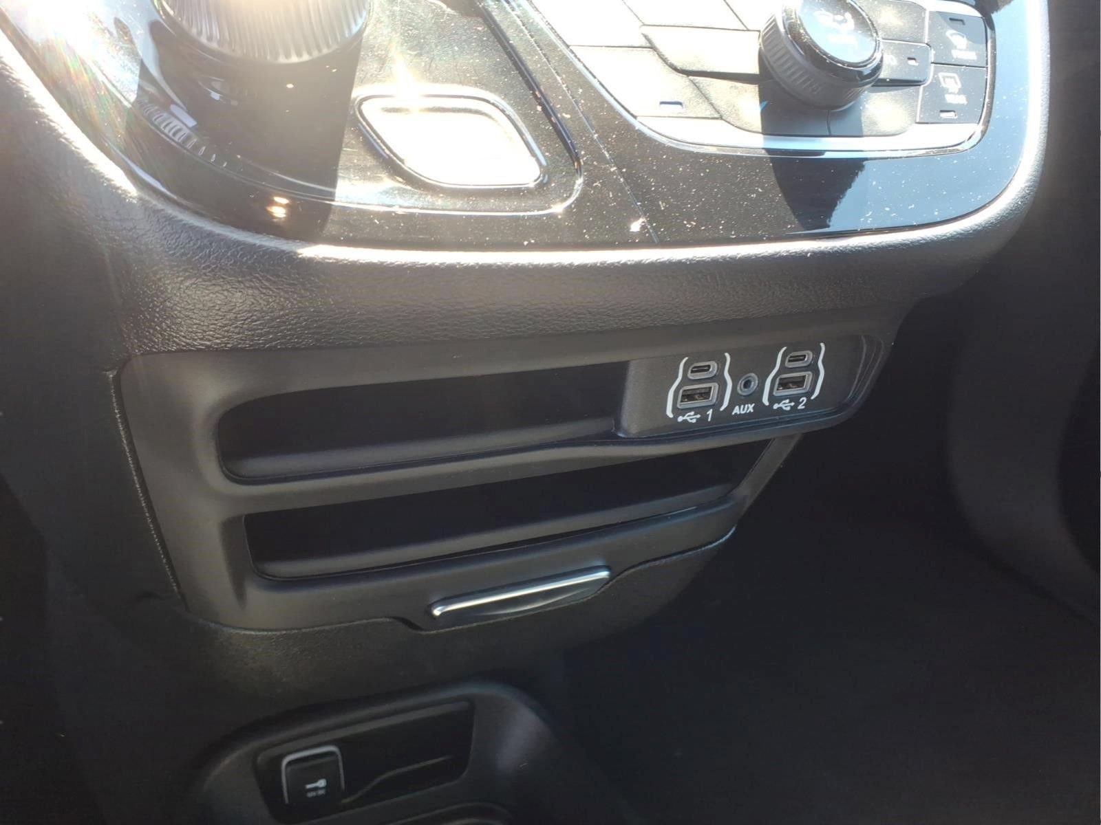 Used 2025 Chrysler Pacifica Select FWD image 17