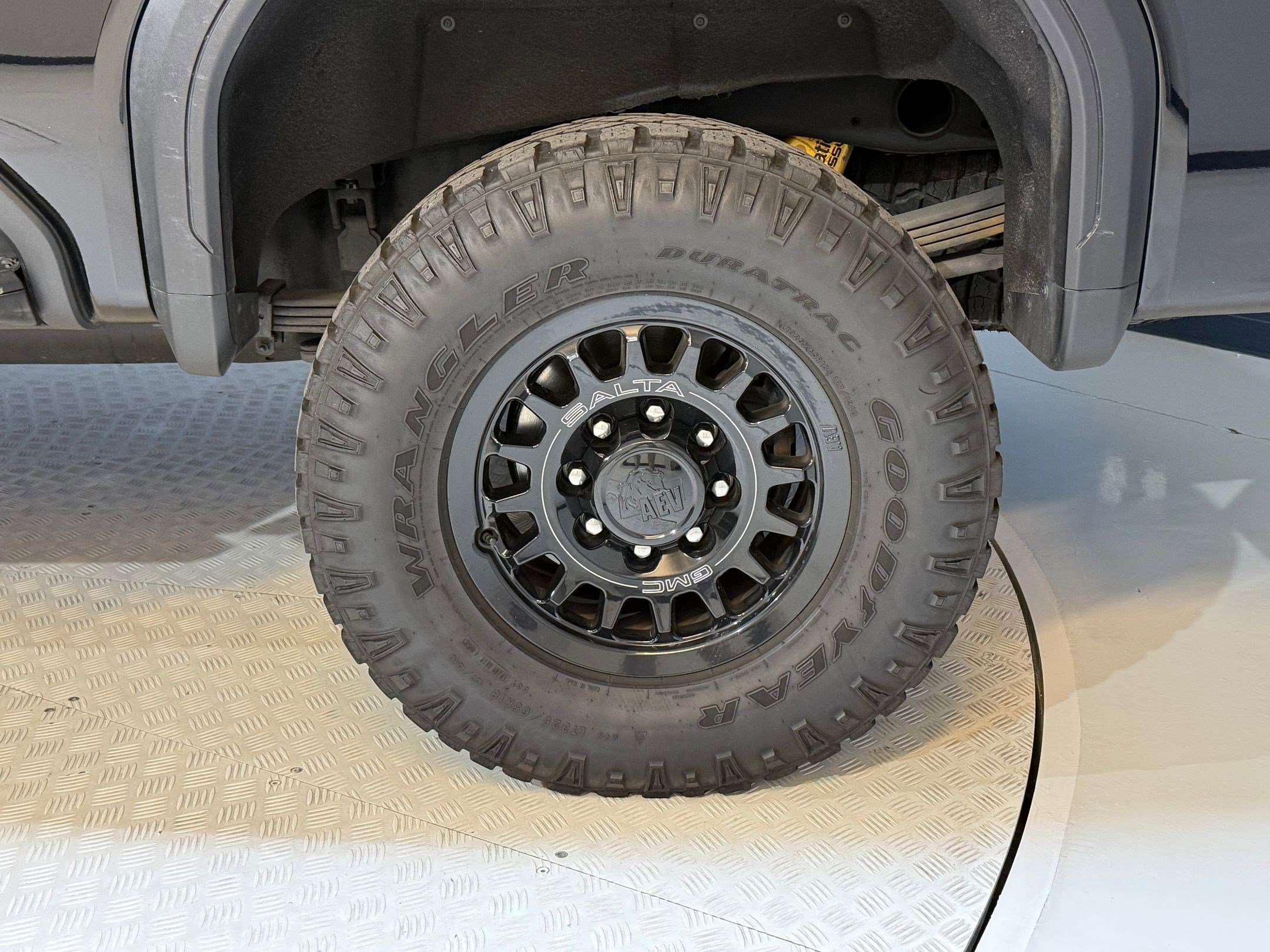 Used 2024 GMC Sierra 2500 AT4X w/ AT4X AEV Edition image 11