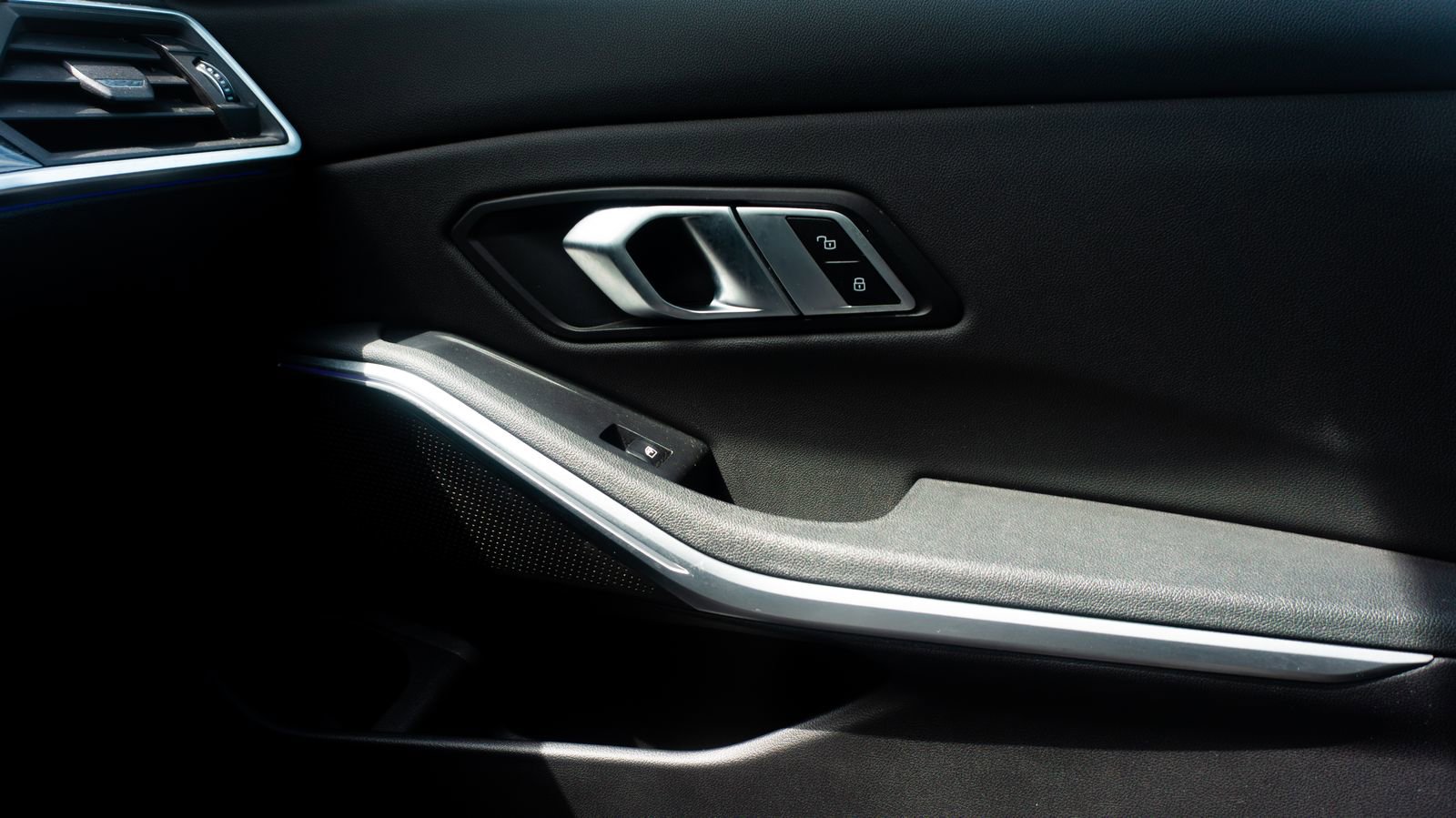 Used 2021 BMW 330i xDrive Sedan w/ Convenience Package image 23