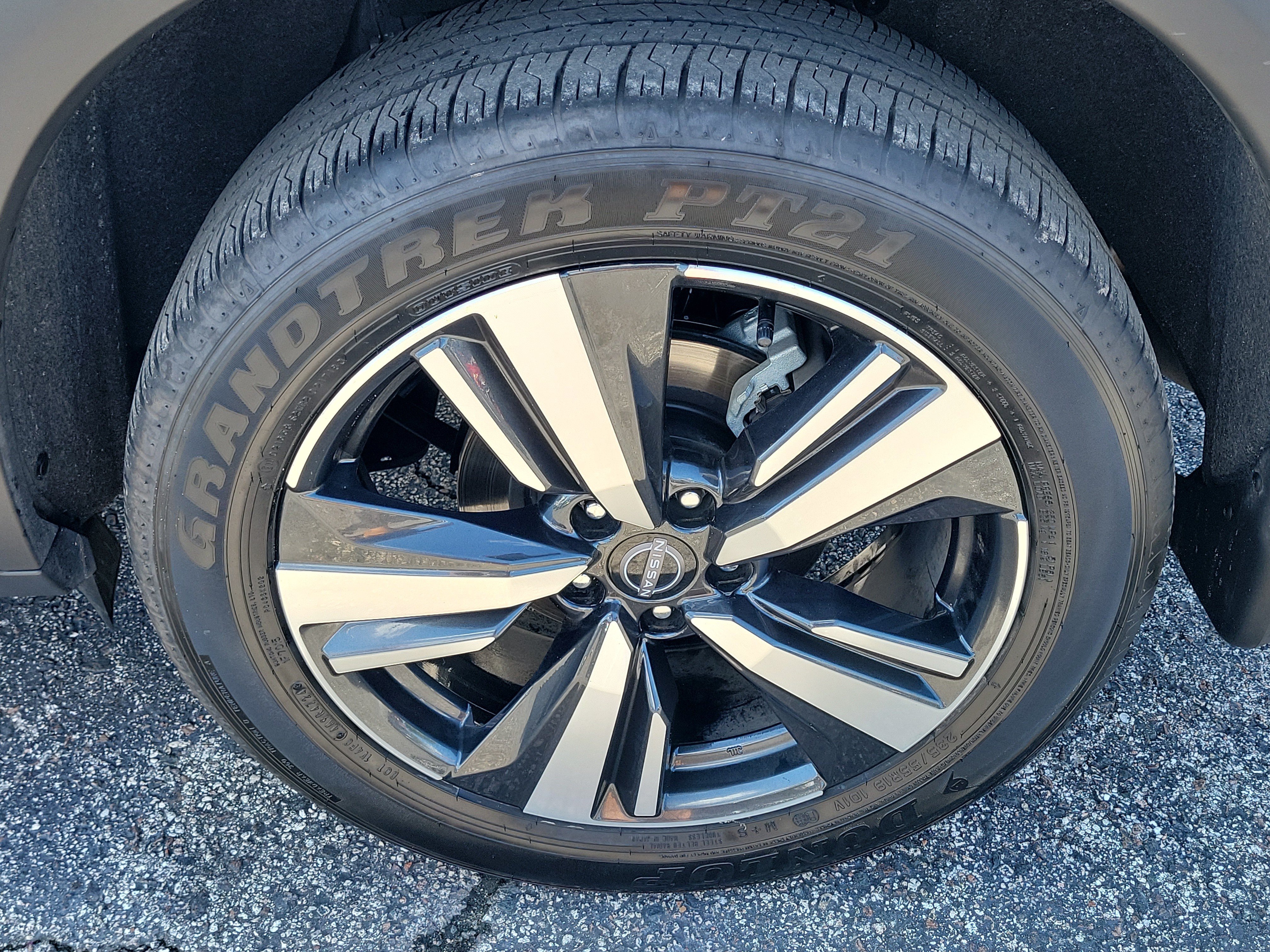 Certified 2025 Nissan Rogue SL FWD image 9