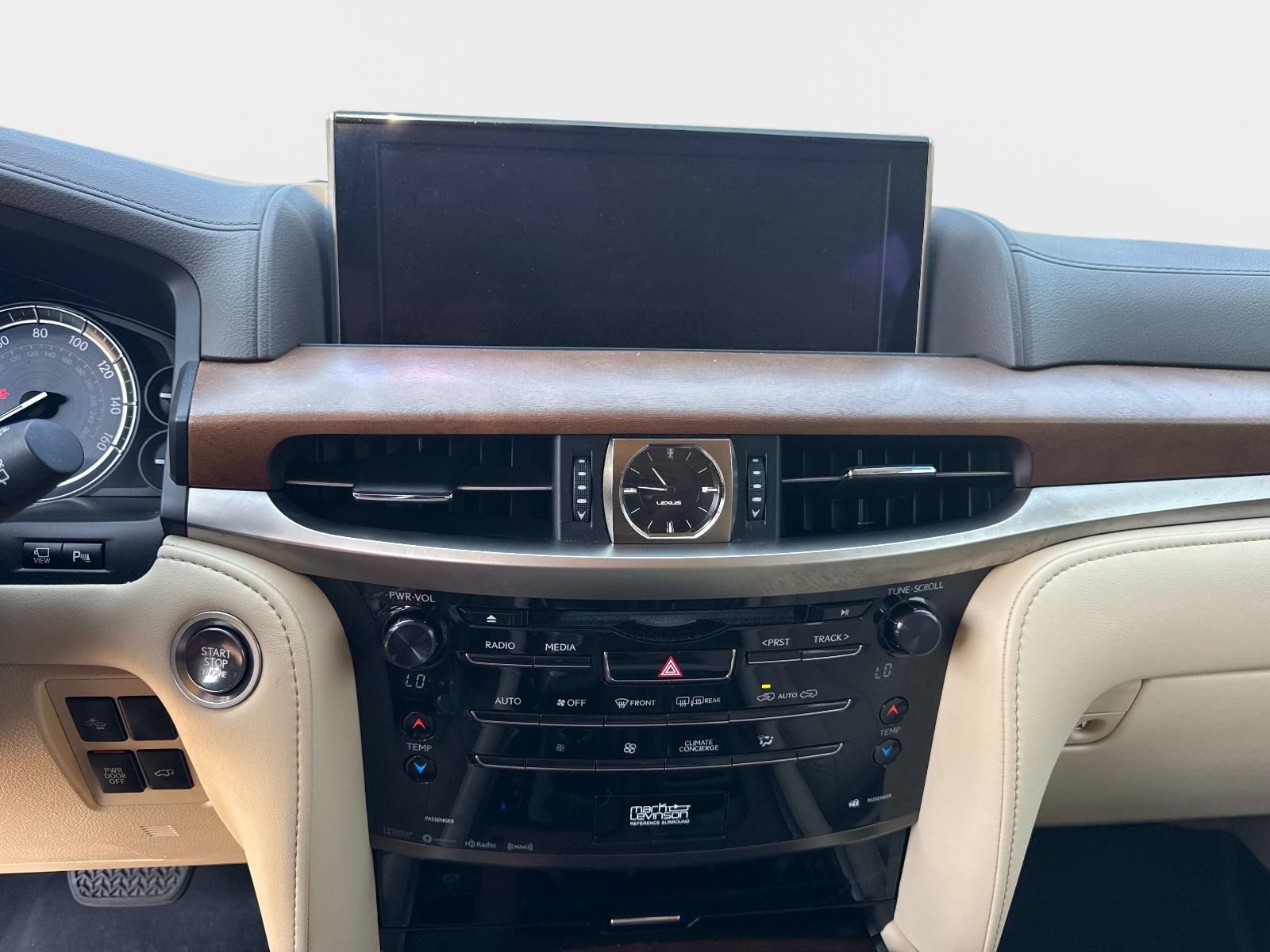 Used 2020 Lexus LX 570 4WD w/ 3rd Row & Luxury Pkg image 20
