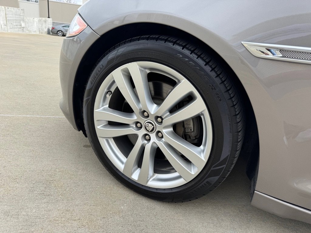 Used 2011 Jaguar XJ L image 8