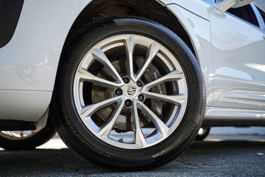 Used 2022 Porsche Macan AWD/4WD image 19