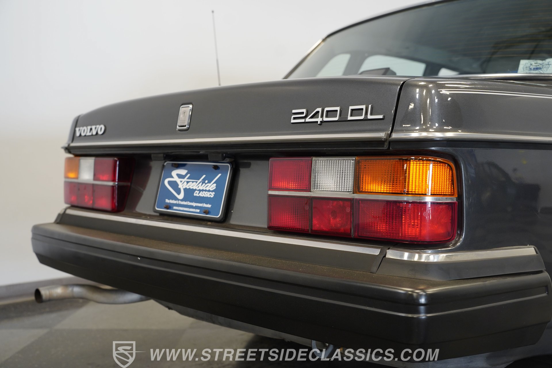 Used 1988 Volvo 240 Sedan RWD image 31