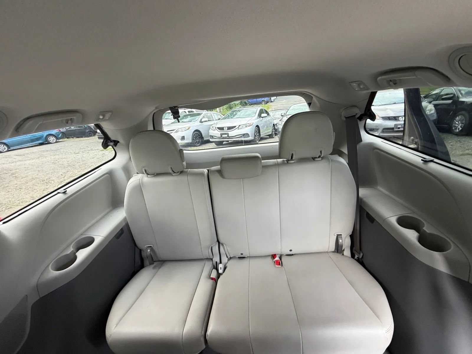 Used 2012 Toyota Sienna XLE w/ Entertainment Pkg FWD image 25
