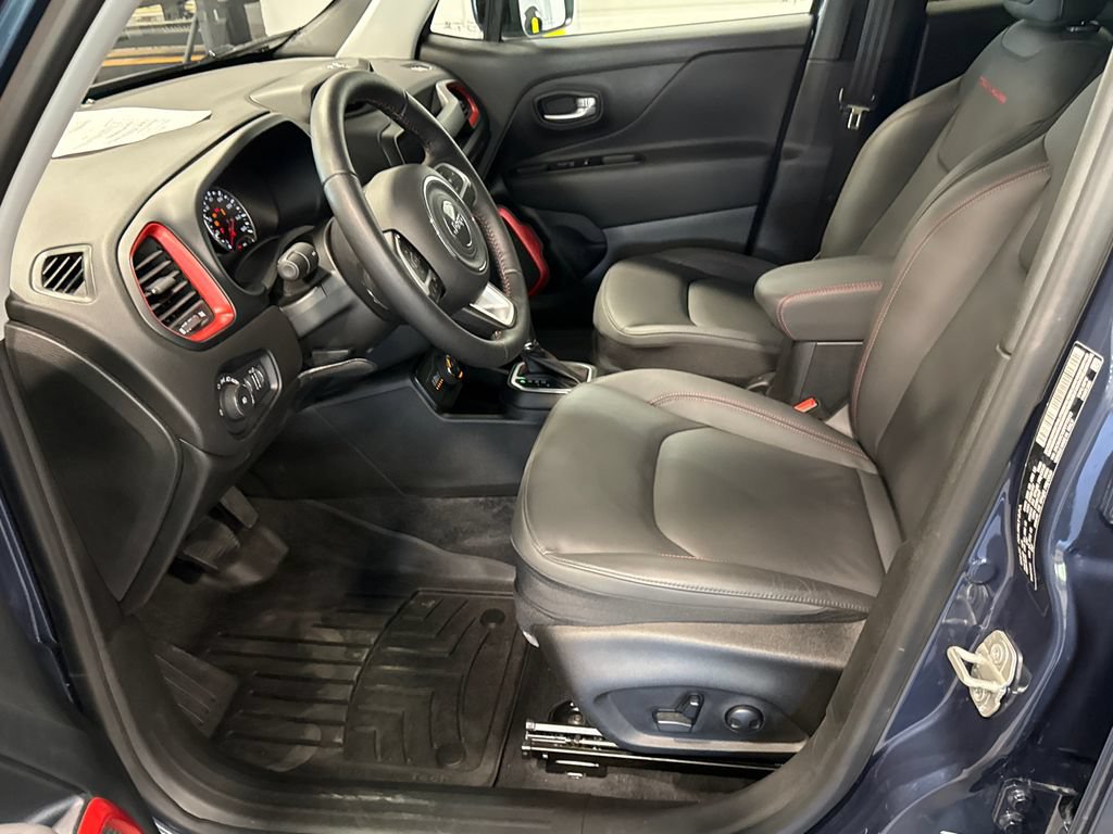 Used 2023 Jeep Renegade Trailhawk w/ Trailhawk Elite Group AWD/4WD image 6
