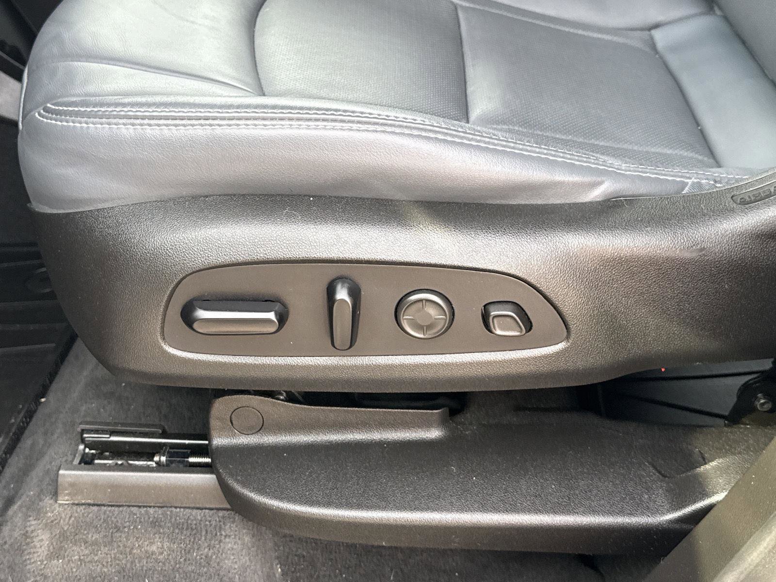 Used 2020 Buick Enclave Premium w/ Surround and Sites Package image 15