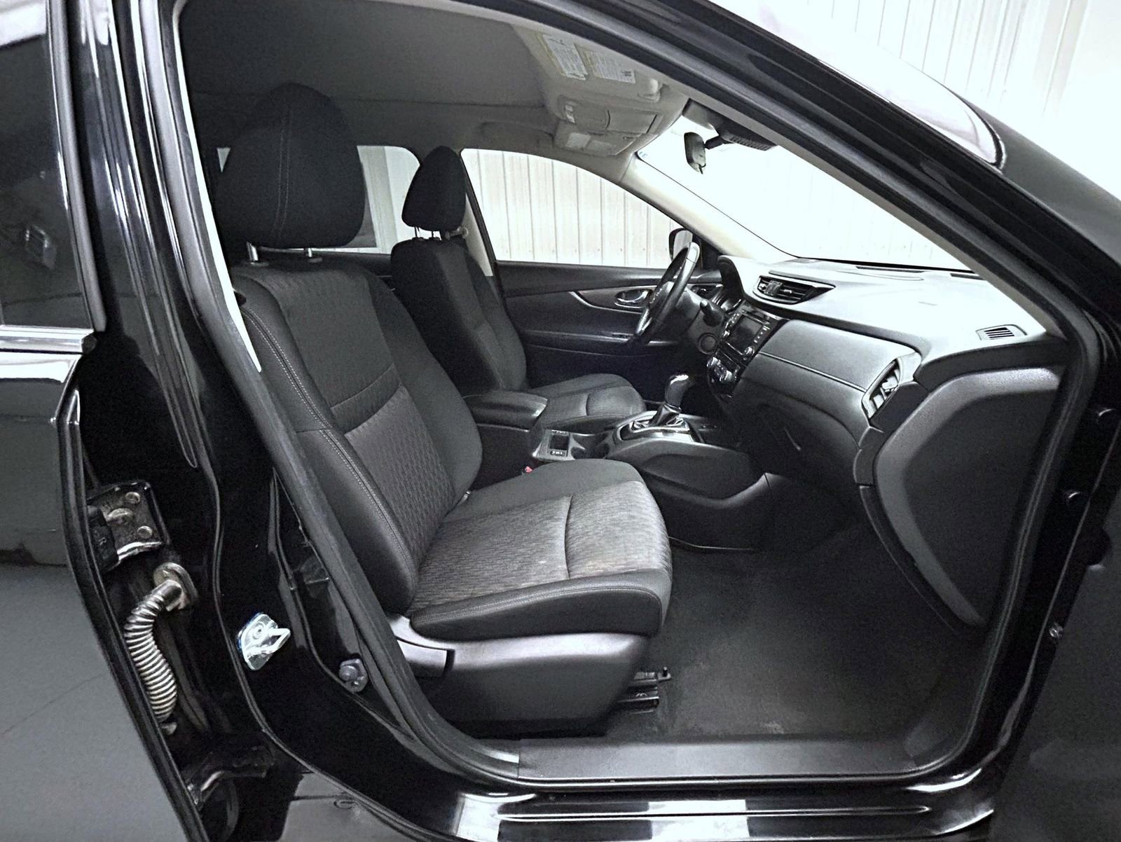 Used 2019 Nissan Rogue SV w/ Sun & Sound Touring Package AWD/4WD image 15