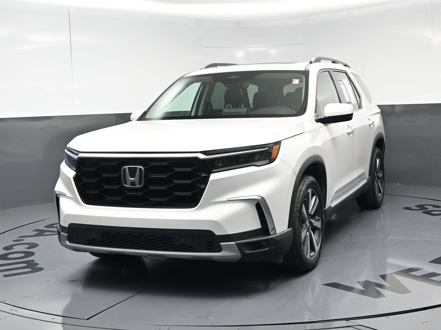 Used 2023 Honda Pilot Touring image 11