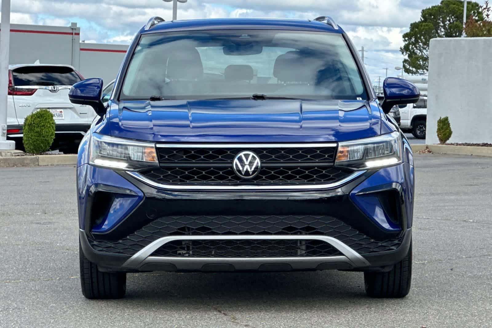 Used 2024 Volkswagen Taos SE w/ Panoramic Sunroof Package FWD image 10