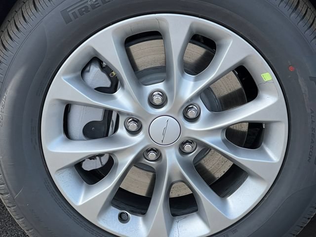 New 2027 Chrysler Pacifica Select w/ Family Tech Group AWD/4WD image 8