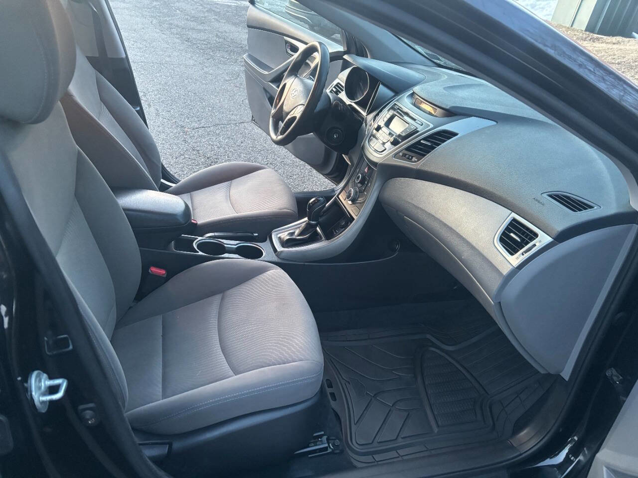 Used 2016 Hyundai Elantra SE image 27