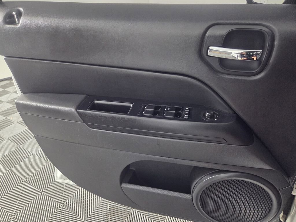 Used 2012 Jeep Patriot Latitude image 21
