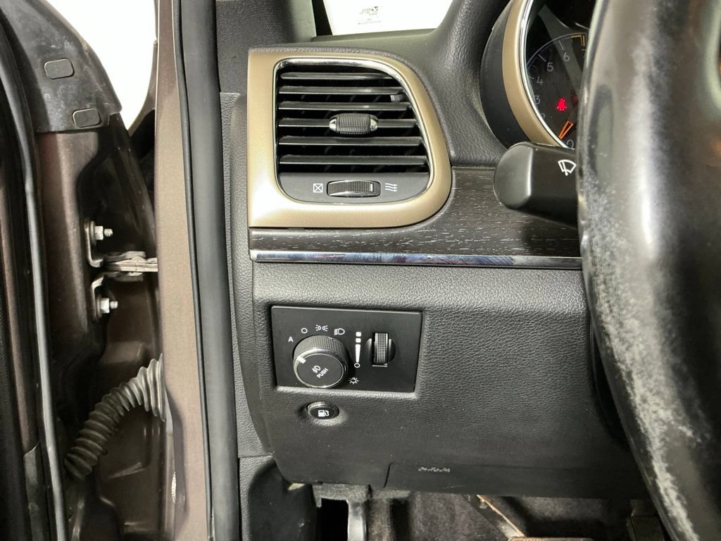 Used 2017 Jeep Grand Cherokee Limited AWD/4WD image 16