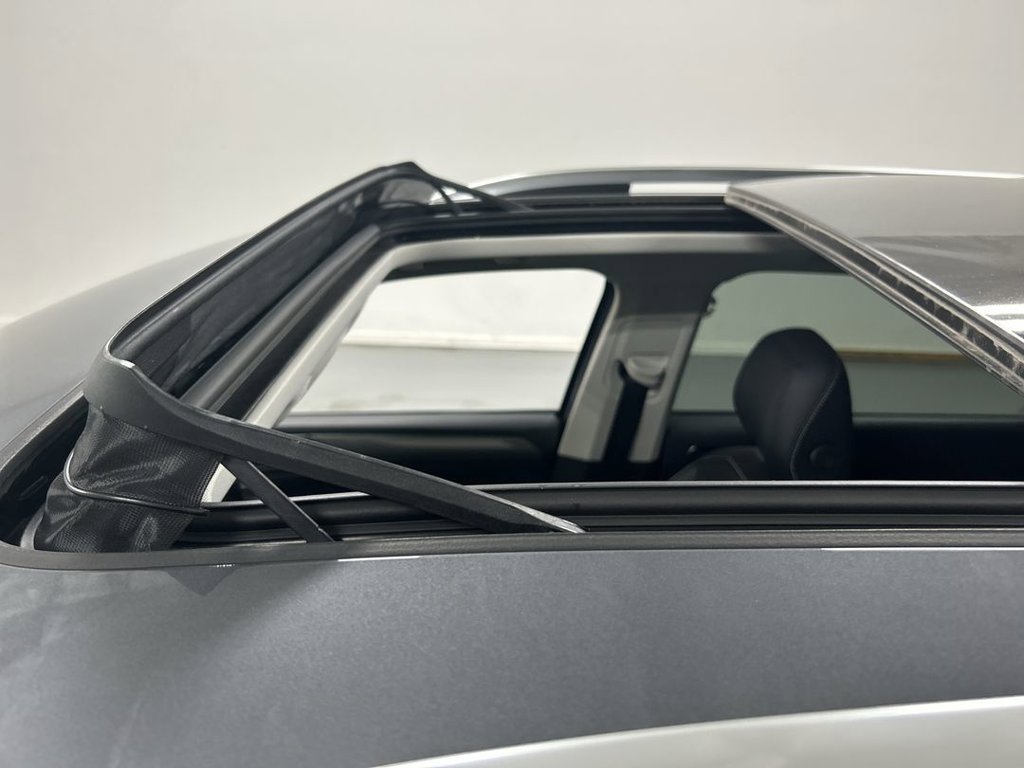 Certified 2024 Volkswagen Tiguan SE w/ Panoramic Sunroof Package AWD/4WD image 19