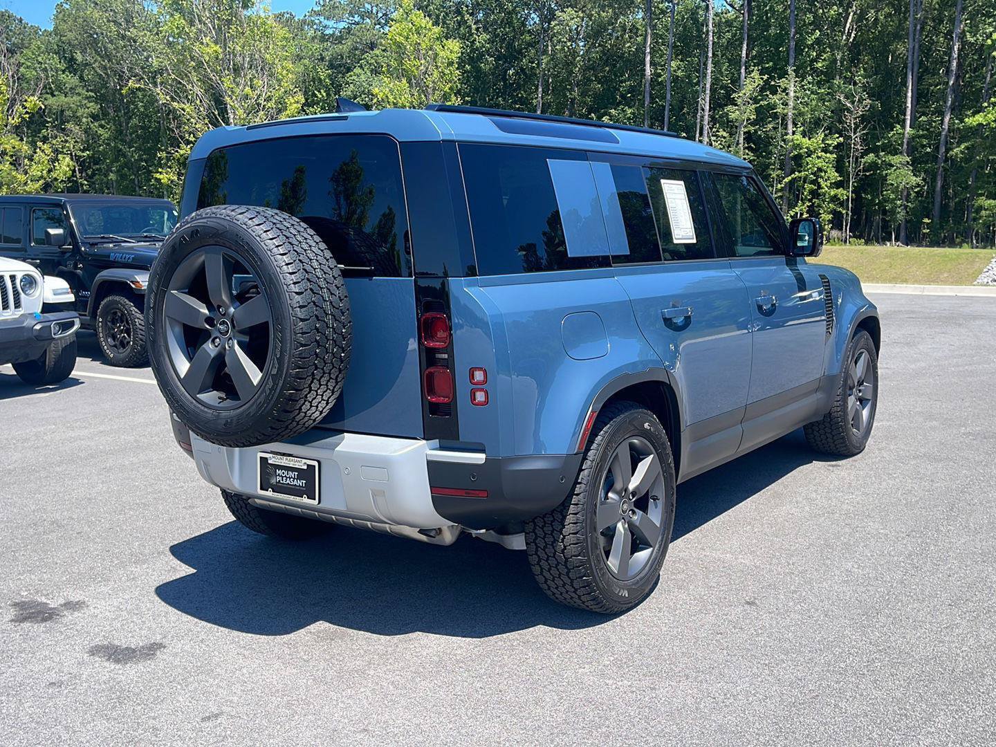 Used 2025 Land Rover Defender 110 S AWD/4WD image 7